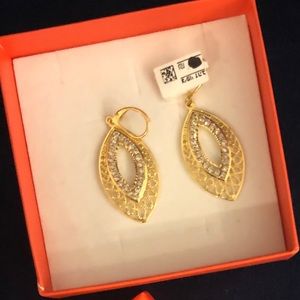 Beautiful brand new teardrop Magnolia earrings